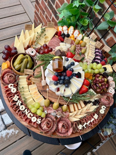 Circular swivel charcuterie board